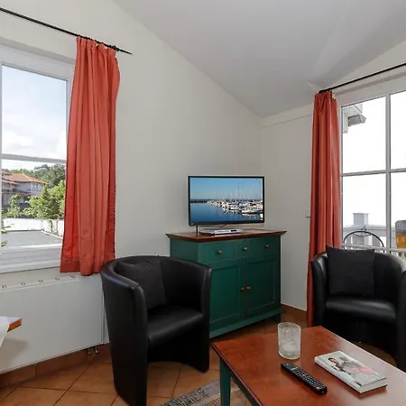 Strandstrasse 16 Strandstrasse 16-16 *