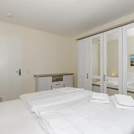 Strandstrasse 16 Strandstrasse 16-16 * Ostseebad Kühlungsborn