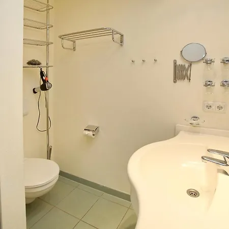 Strandstrasse 16 Strandstrasse 16-16