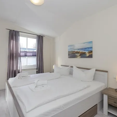 Strandstrasse 16 Strandstrasse 16-16 *