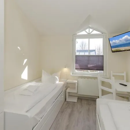 Strandstrasse 16 Strandstrasse 16-16 *